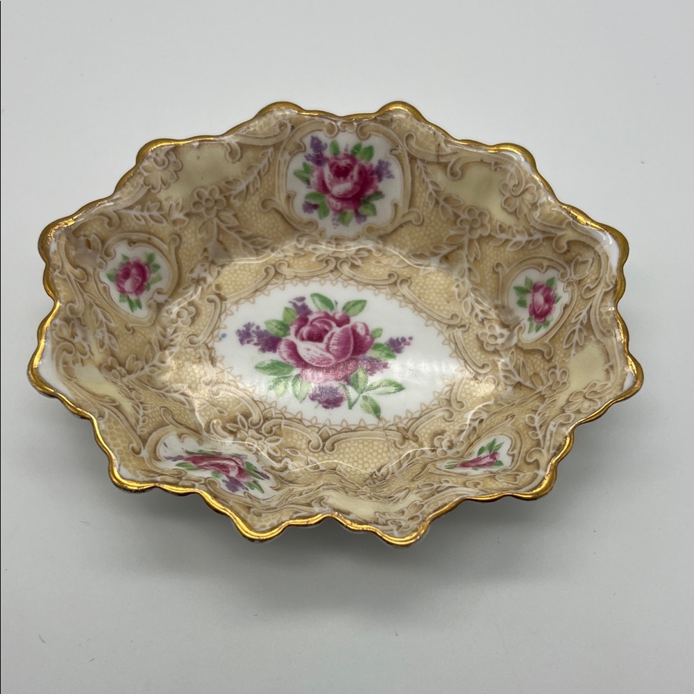 VINTAGE 1927–1935 5” Royal Albert Dish • Devonshire Lace